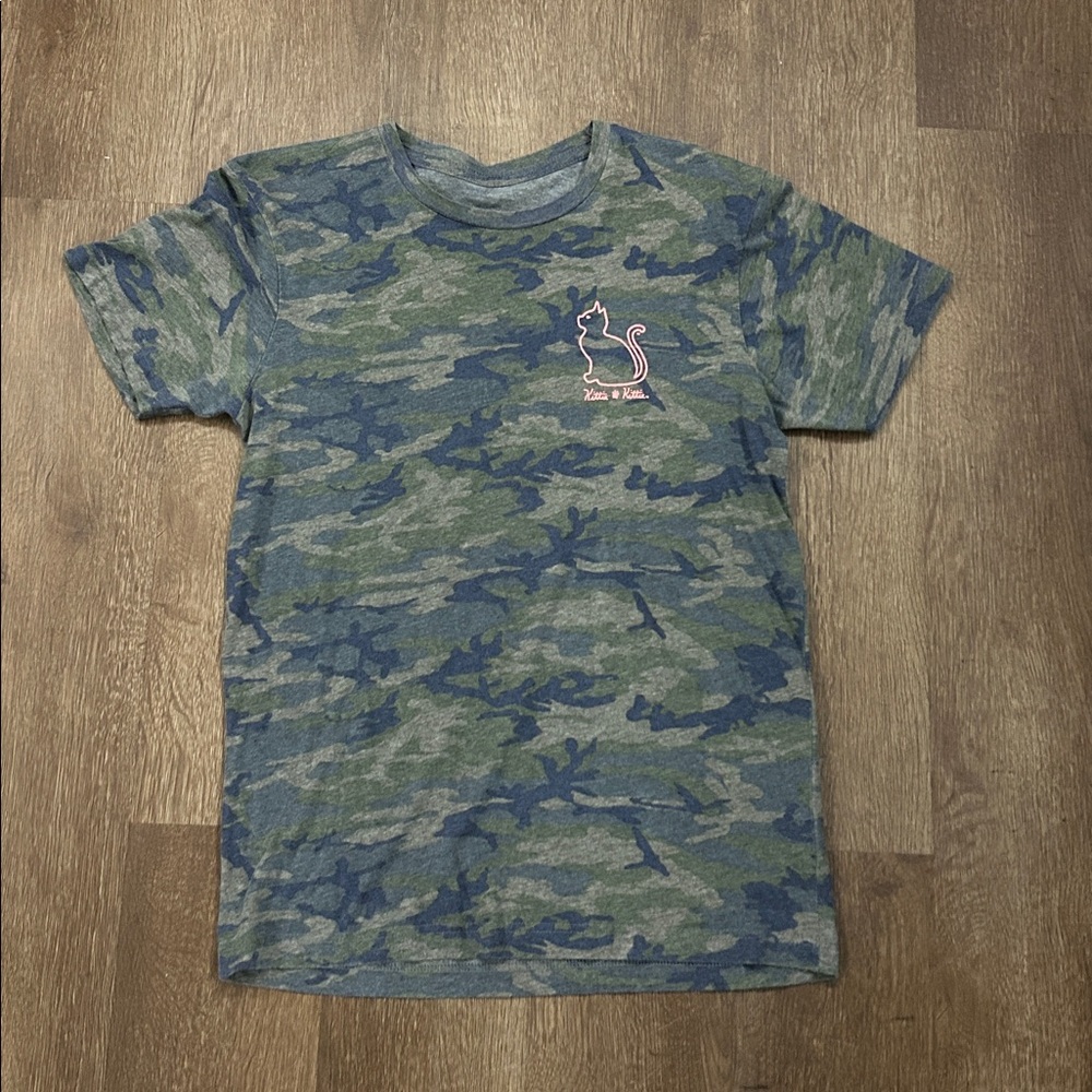 Puppy love. Camo cat t shirt. Woman’s size small